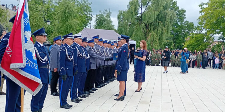 Święto Policji w Stalowej Woli – podziękowania, awanse, odznaczenia oraz piknik