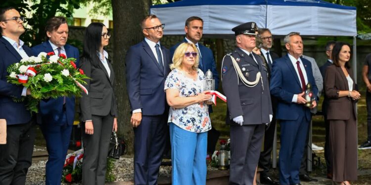 Sandomierz: Obchody Narodowego Dnia Pamięci Ofiar Ludobójstwa dokonanego przez ukraińskich nacjonalistów na obywatelach II Rzeczypospolitej Polskiej