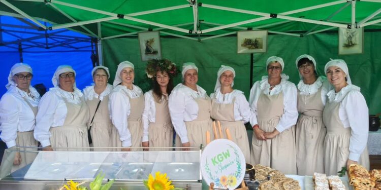 Baranów Sandomierski, Nowa Dęba. Promowano kulturę lasowiacką