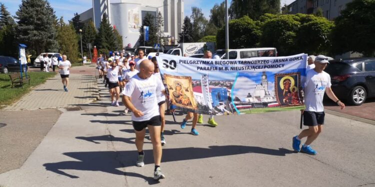 Tarnobrzeg. Biegną na Jasną Górę. Po raz 30.