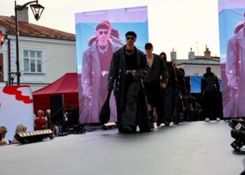 Mielec: Mielecka Starówka była miejscem wyjątkowego pokazu mody…