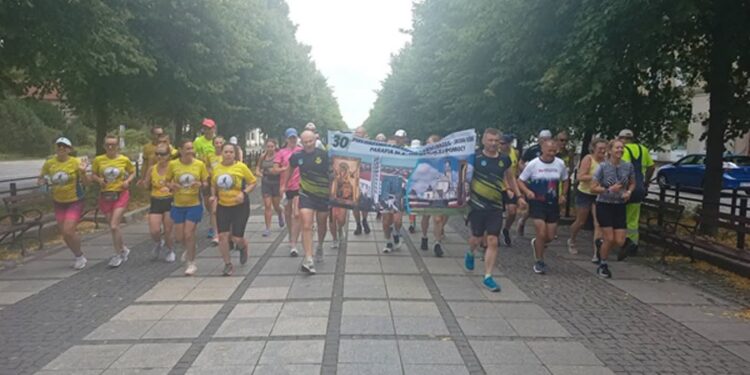 Tarnobrzeg. Po raz trzydziesty dobiegli na Jasną Górę