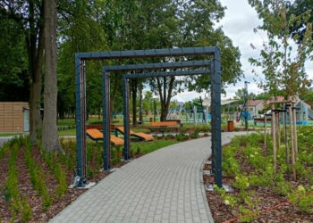 Jeżowe: Park po modernizacji atrakcją dla mieszkańców