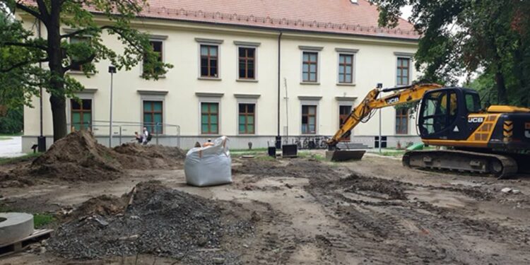 Tarnobrzeg. Odkrycia archeologiczne spowalniają prace w parku dzikowskim