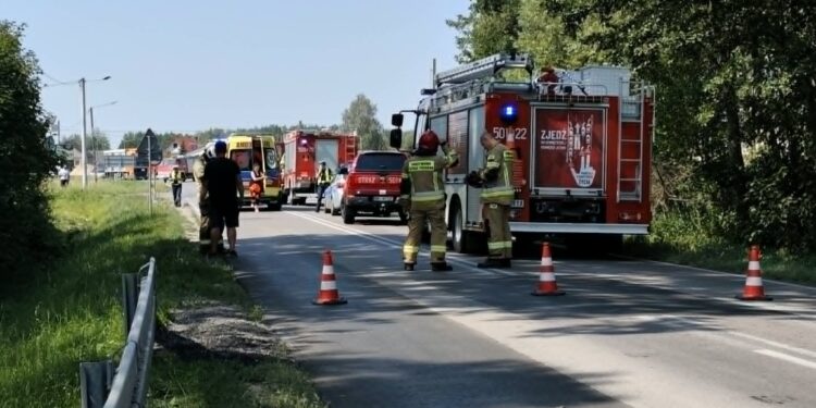Mielec: Groźny wypadek w Żarówce – droga zablokowana