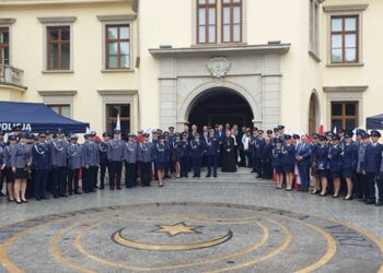 Tarnobrzeg. Święto Policji z awansami i rodzinnym piknikiem