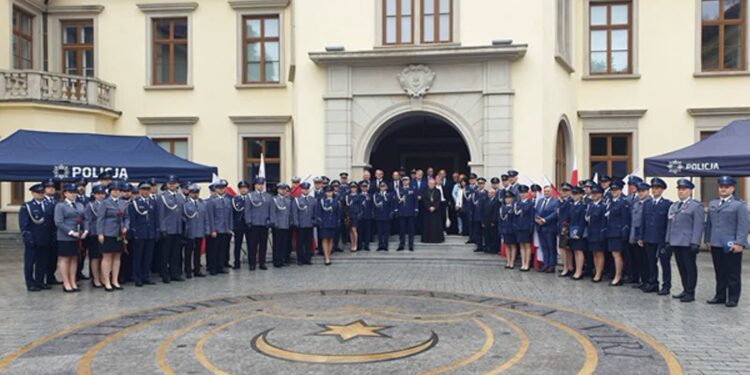 Tarnobrzeg. Święto Policji z awansami i rodzinnym piknikiem
