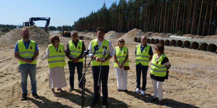 Stalowa Wola: Nowe drogi otwierają strefę gospodarczą Stalowej Woli [ZDJĘCIA]