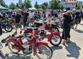 Grębów. Po raz 10. zjechały stare motocykle