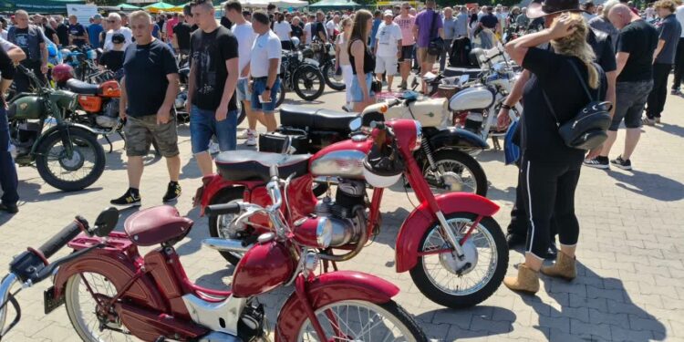 Grębów. Po raz 10. zjechały stare motocykle
