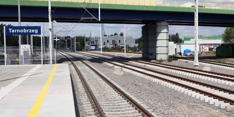 Tarnobrzeg. Wraca ruch pociągów na linii kolejowej nr 25