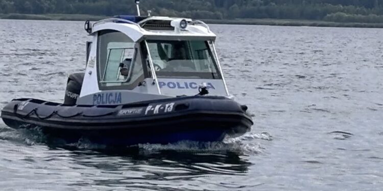 Tarnobrzeg. Przestroga dla wypoczywających. Burza zaskoczyła ojca z dzieckiem na pontonie
