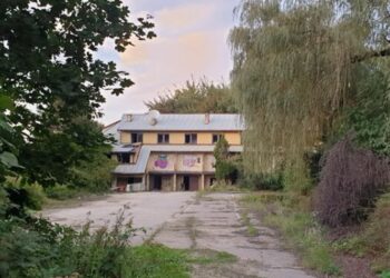 Tarnobrzeg: Pożar dawnego Hotelu Nadwiślańskiego. 16 zastępów straży w akcji