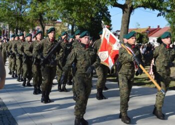 Stalowa Wola: Święto Wojska Polskiego na rozwadowskim rynku
