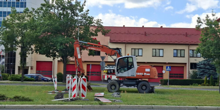 Stalowa Wola: Ruszyła budowa bezkolizyjnego przejazdu dla straży na Alejach Jana Pawła II