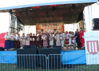 Radomyśl nad Sanem: Dożynki w Dąbrówce Pniowskiej. Honorowy tytuł dla posła i sukces dożynkowego wieńca