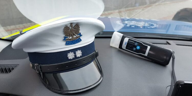 Dębica: Prawie 3 promile za kierownicą. Chciała odjechać mimo policyjnej kontroli