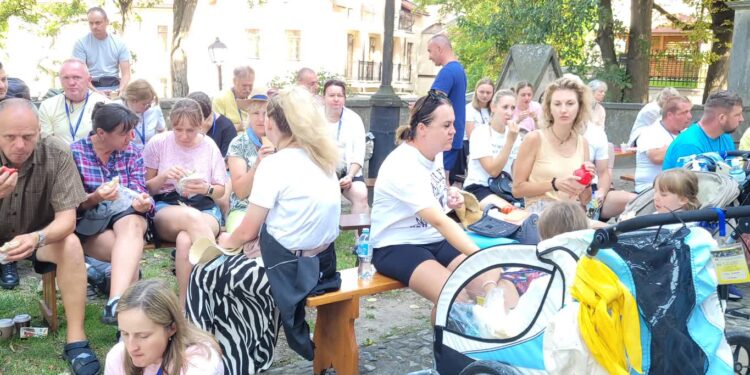 Janów Lubelski: Na pątniczym szlaku – pielgrzymują do Maryi – Matki Miłosierdzia