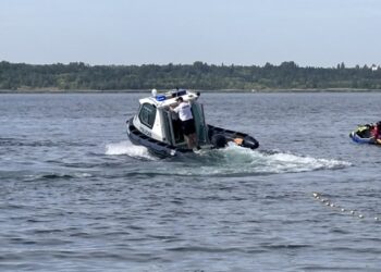 Tarnobrzeg. Policja reaguje na niebezpieczne zachowania nad jeziorem