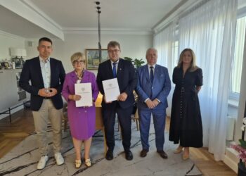 Mielec: Starostwo Powiatowe pozyskało dwie karetki dla PSPR