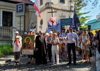 Sandomierz: Pielgrzymi wyruszyli na Jasną Górę