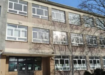 Tarnobrzeg: Dawna szkoła na sprzedaż. Miasto szuka inwestora na nieruchomość przy Dekutowskiego