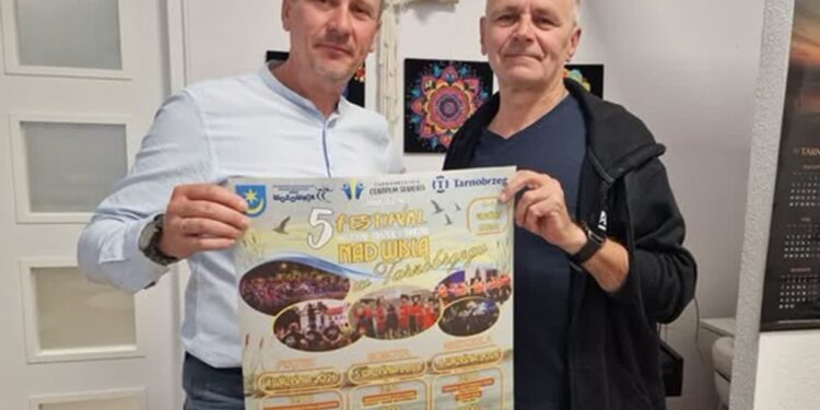 Dariusz Chmielowiec i Janusz Maciurzyński, koordynatorzy 5. Festiwalu Muzyki, Tańca i Teatru nad Wisłą w Tarnobrzegu