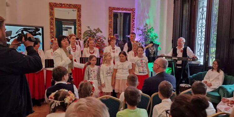 Tarnobrzeg. Piknik Lasowiacki. Były śpiew, moda i poczestunek