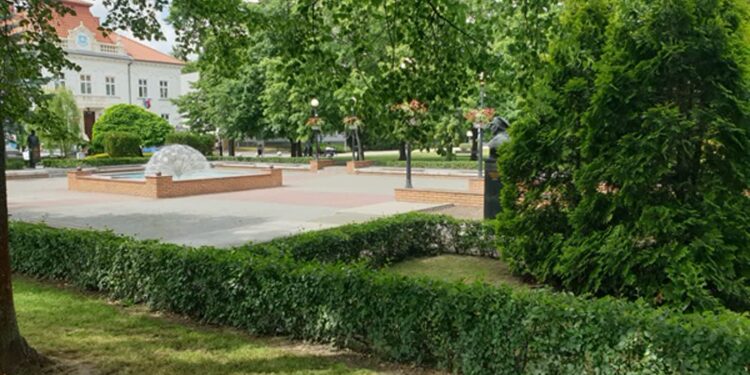 Tarnobrzeg. Parking i miejsce ukrycia pod Placem Antoniego Surowieckiego