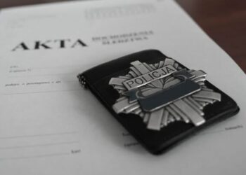 Tarnobrzeg: Odzyskali pieniądze i dokumenty. Podziękowania trafiły do policjantów z Nowej Dęby.