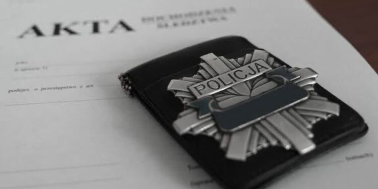 Tarnobrzeg: Odzyskali pieniądze i dokumenty. Podziękowania trafiły do policjantów z Nowej Dęby.