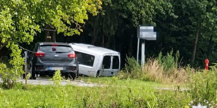 Opatów: 3,5 promila za kierownicą. W rowie znaleziono także poszukiwanego mężczyznę
