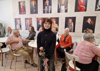 Tarnobrzeg. Seniorzy oczami 15-latki. Wystawa w Tarnobrzeskim Centrum Seniora