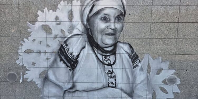 Tarnobrzeg. Mural Marii Kozłowej odtworzony. Artysta naprawił dzieło zniszczone przez wandala