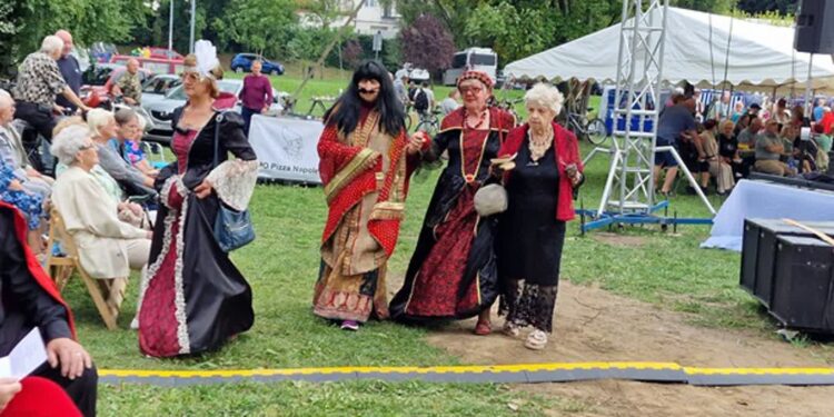 Tarnobrzeg. Seniorzy świętowali nad Wisłą