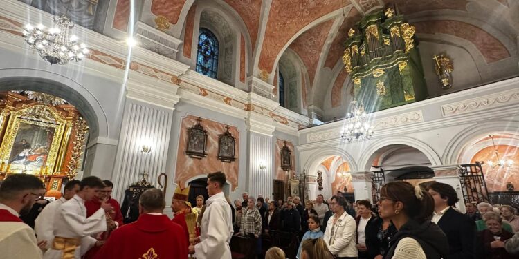 Mielec: Uroczystości odpustowe w bazylice. Poświęcono odnowione organy i przyjęto nowych kanoników