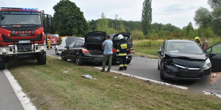 Tarnobrzeg. Zderzenie sześciu pojazdów na Wisłostradzie