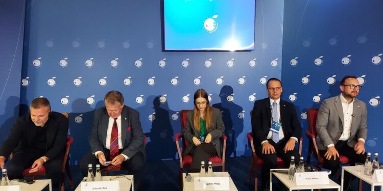 Karpacz: XXXV Forum Ekonomiczne – wśród panelistów poseł Rafał Weber