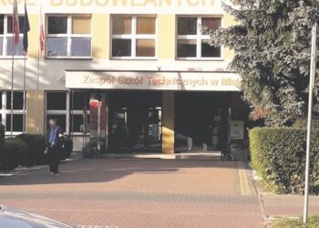 Mielec: Uczniowie blokują poruszanie sie pojazdów