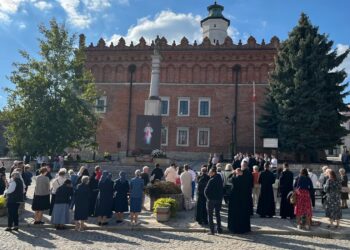 Sandomierz: Diecezja sandomierska jednoczy się w modlitwie. „Koronka na ulicach świata”