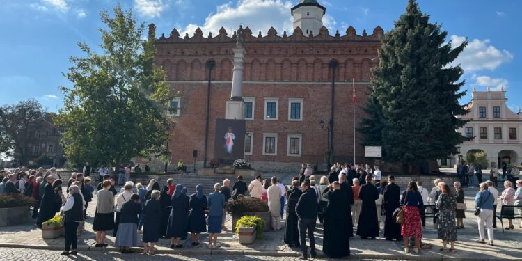 Sandomierz: Diecezja sandomierska jednoczy się w modlitwie. „Koronka na ulicach świata”