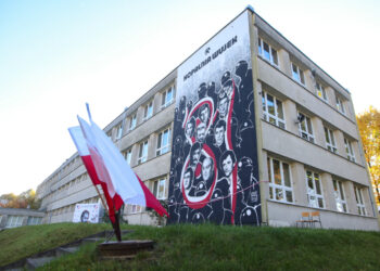 Dąbrowa Górnicza/Dzierdziówka: Powstał mural poświęcony górnikom z kopalni Wujek