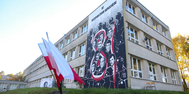 Dąbrowa Górnicza/Dzierdziówka: Powstał mural poświęcony górnikom z kopalni Wujek