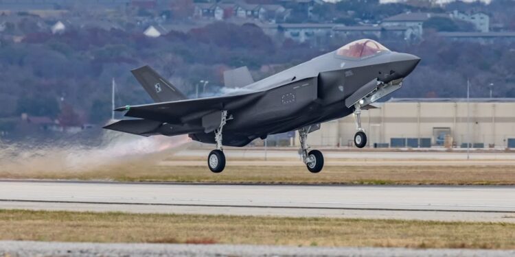 Mielec: Będą produkować lotnicze wiązki elektryczne wykorzystywane w samolocie F-35