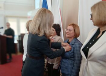 Tarnobrzeg. Dyrektorka ZS nr2 z Medalem Komisji Edukacji Narodowej