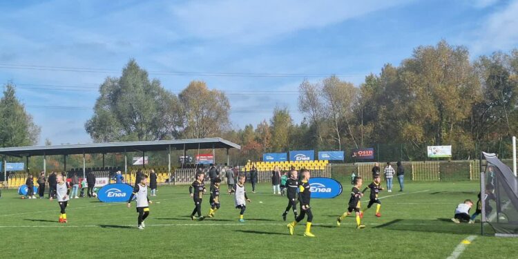 Połaniec: Aktywny Junior Enea Cup 2026 – wielkie emocje, walka o każdą piłkę i mnóstwo piłkarskiej energii w Połańcu! [ZDJĘCIA]