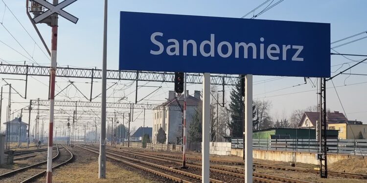 Sandomierz: Władze miasta apelują o uruchomienie bezpośrednich pociągów regionalnych na trasie Dębica–Mielec–Tarnobrzeg–Sandomierz
