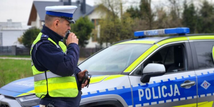 Mielec: Pijany 18-latek za kierownicą BMW! Wypadł z drogi i uderzył w słup