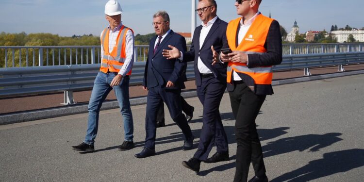Sandomierz: Rozbudowa mostu przez Wisłę zmierza ku końcowi