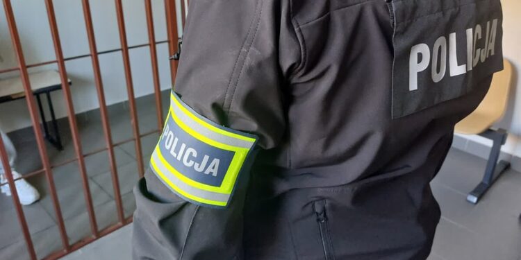 Stalowa Wola: Zaginiony 13-latek odnaleziony. W tym samym mieszkaniu policja zatrzymała 21-latka